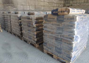 Цемент в мішках